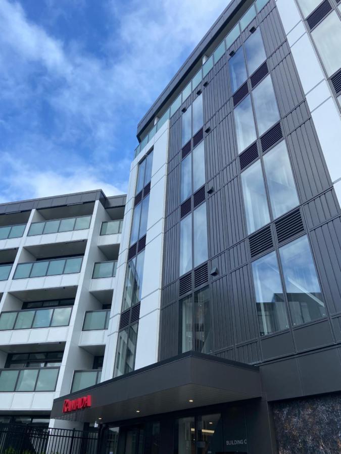 Ramada By Wyndham Newmarket Auckland Exterior foto